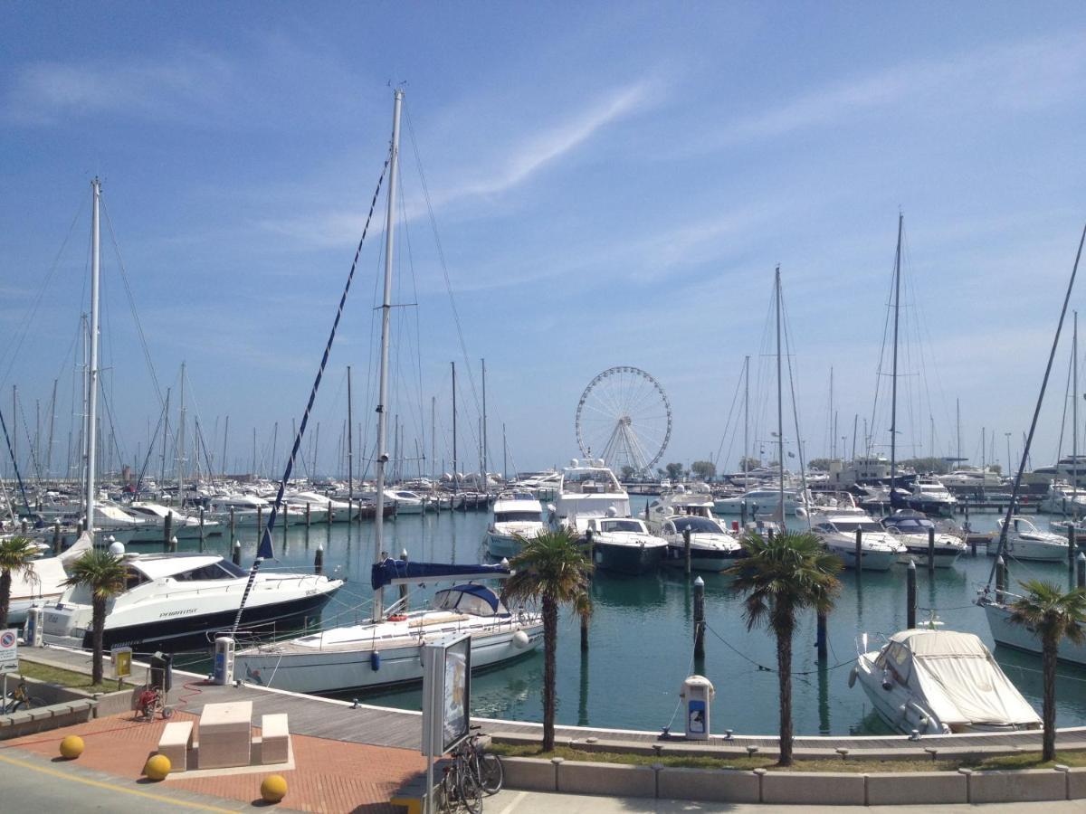 Mamma Casa Marina Center Apartments Rimini Bagian luar foto